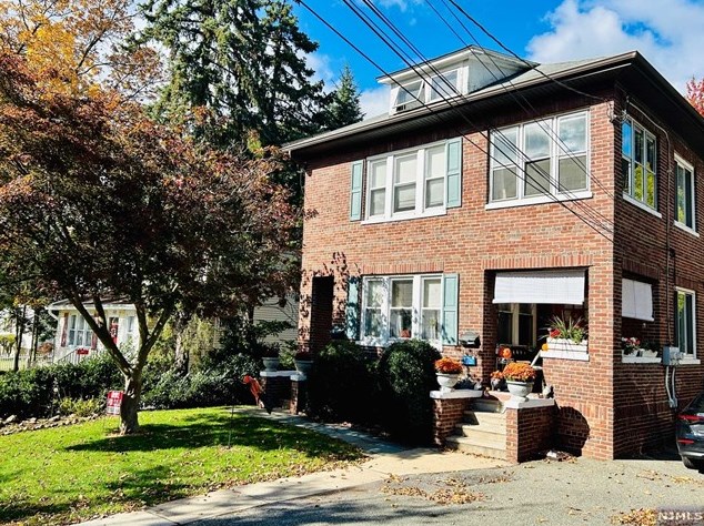 160 Manhattan Terrace, Dumont, NJ 07628