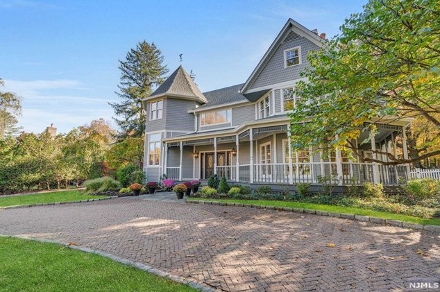 24 Seminary Dr, Mahwah, NJ 07430