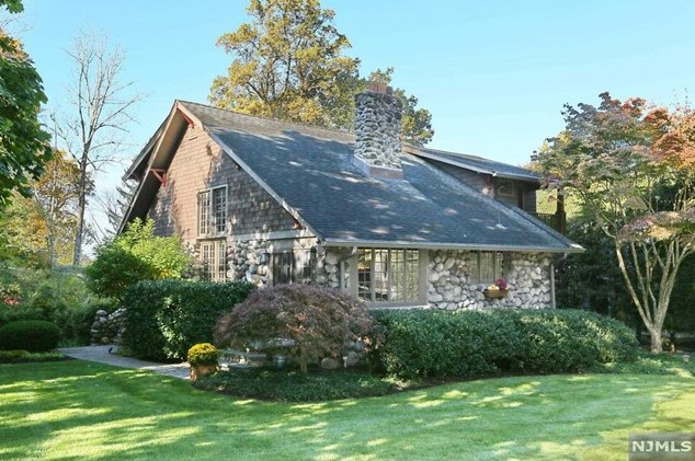 52 Alcott Rd, Mahwah, NJ 07430