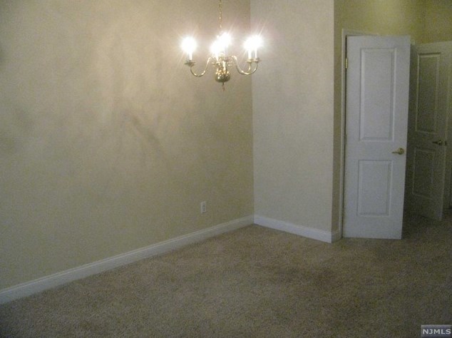 520 Victor St, Saddle Brook NJ  07663-6123 exterior