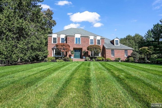 192 Carlough Pl, Mahwah, NJ 07430