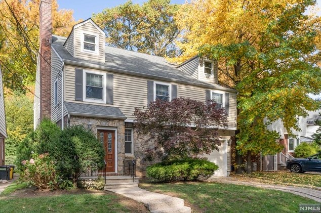 1126 E Laurelton Pkwy, Teaneck, NJ 07666