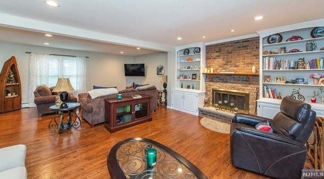142 Rolling Ridge Rd, West Milford, NJ 07480