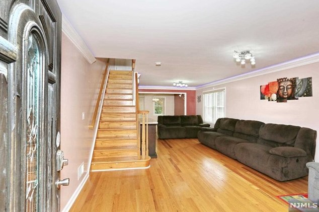 93 Martha Ave #b, Elmwood Park, NJ 07407