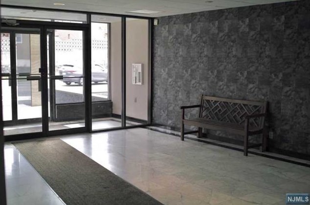 233 12th St #5c, Palisades Park, NJ 07650