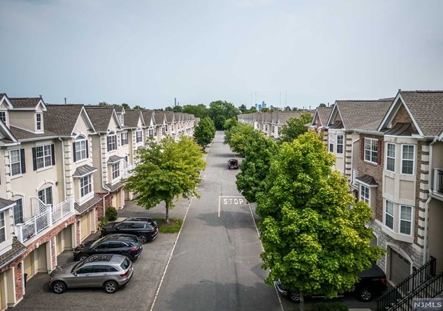 151 Blue Heron Dr, Secaucus NJ  07094-2932 exterior