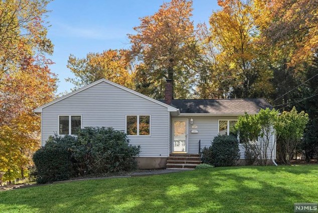 42 Rutherford Pl, Montvale, NJ 07645