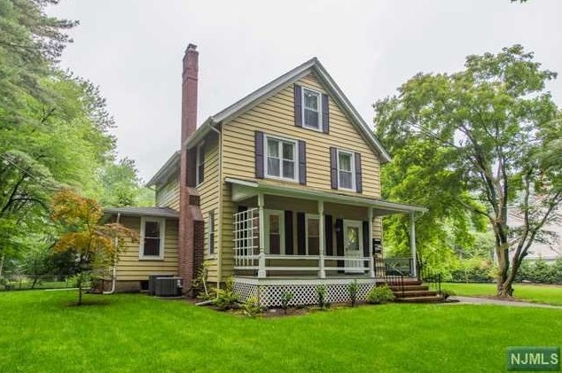 28 Whitman St, Haworth, NJ 07641