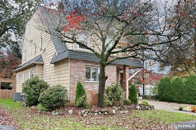 15 Orchard Ave, Emerson NJ  07630-1218 exterior