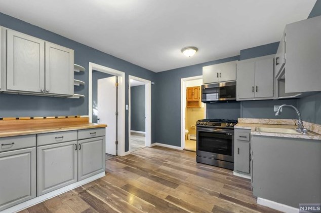 50 Martha Ave, Elmwood Park, NJ 07407