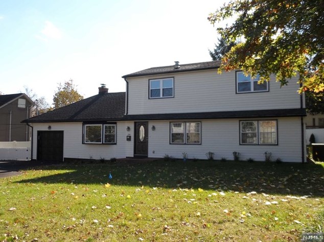 204 Clayton Ter, Paramus, NJ 07652