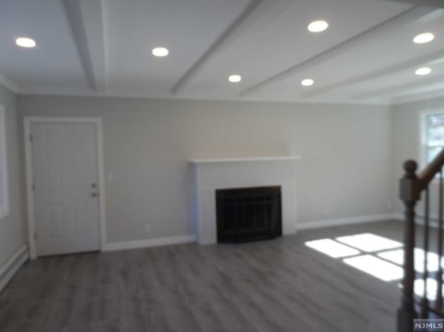 204 Clayton Ter, Paramus NJ  07652-4504 exterior