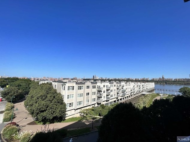 3218 City Pl, Edgewater, NJ 07020