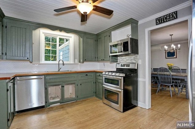 86 Chestnut St, Midland Pk NJ  07432-1514 exterior