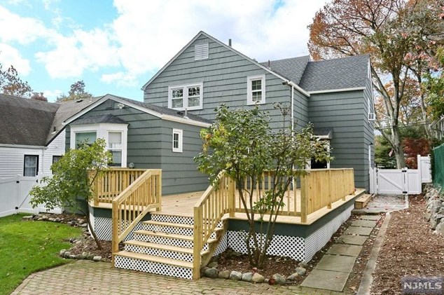 86 Chestnut St, Midland Pk NJ  07432-1514 exterior