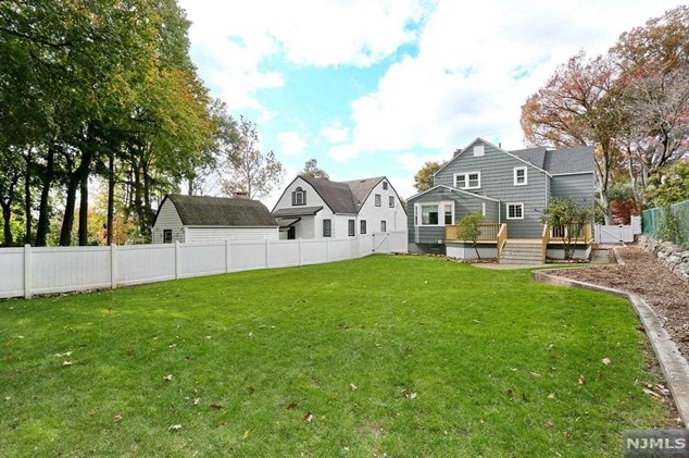 86 Chestnut St, Midland Pk NJ  07432-1514 exterior