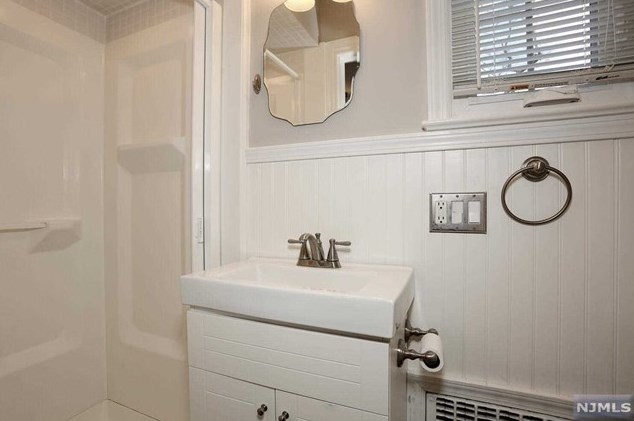 86 Chestnut St, Midland Pk NJ  07432-1514 exterior