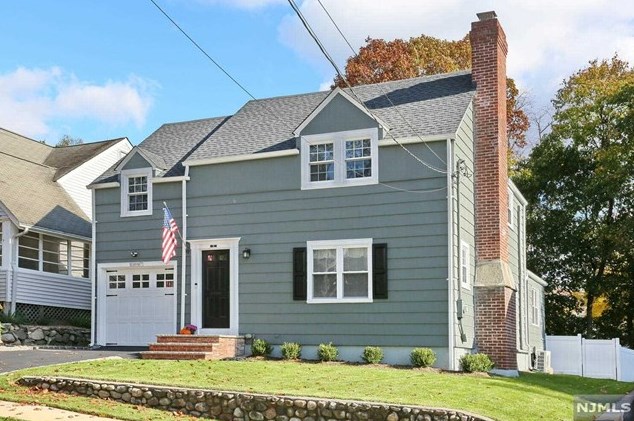 86 Chestnut St, Midland Pk NJ  07432-1514 exterior