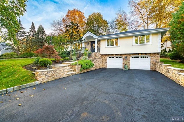 430 Lafayette Rd, Harrington Park, NJ 07640
