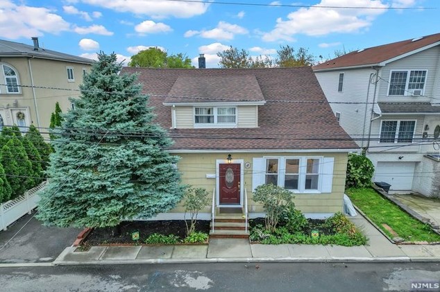 185 Weigands Ln, Secaucus NJ  07094-2128 exterior