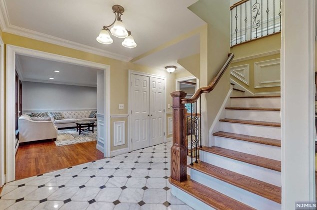 23 Vail Pl, Mahwah, NJ 07430