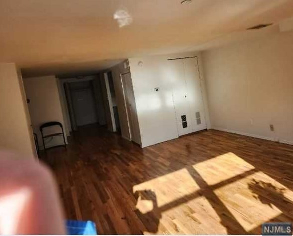 840 River Rd, Edgewater, NJ 07020