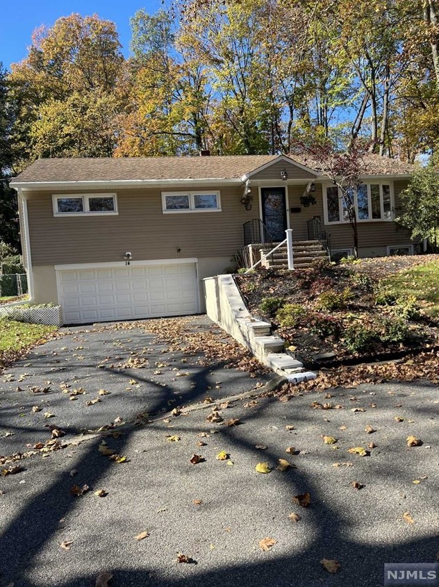 14 Kennedy Ter, Westwood, NJ 07675