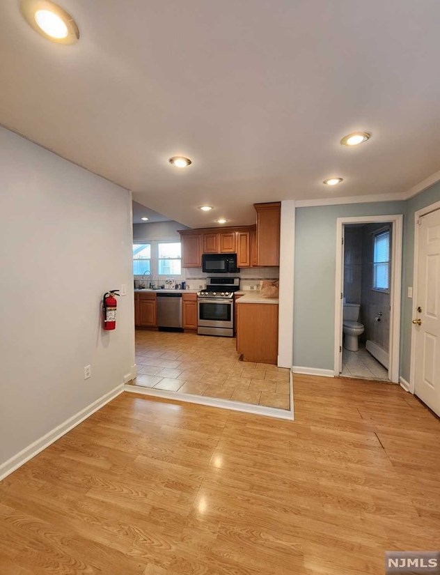 831 Queen Anne Rd, Teaneck, NJ 07666