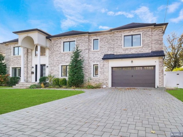 739 Galda Rd, Paramus, NJ 07652-4036