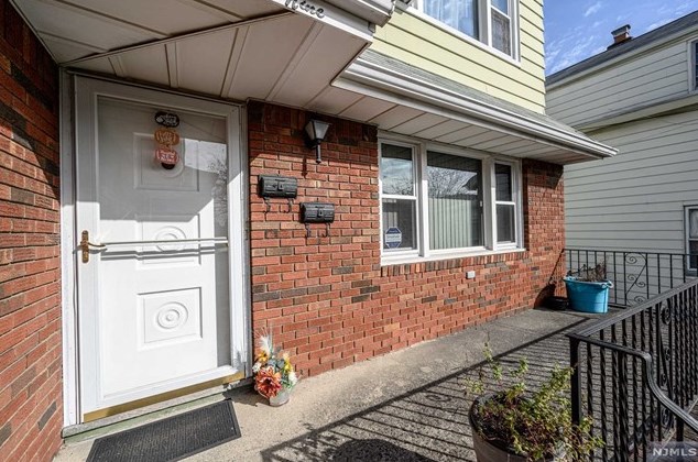 29 Henry St, Lodi, NJ 07644-2113