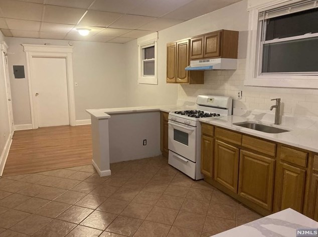 376 N 6th St #3l, Newark, NJ 07107