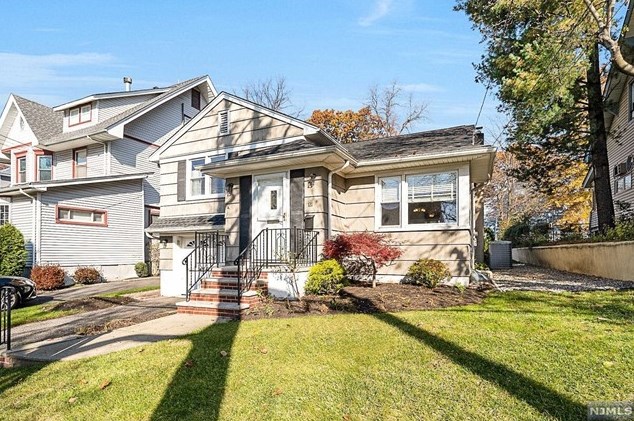 121 Woodland Ave, Rutherford, NJ 07070