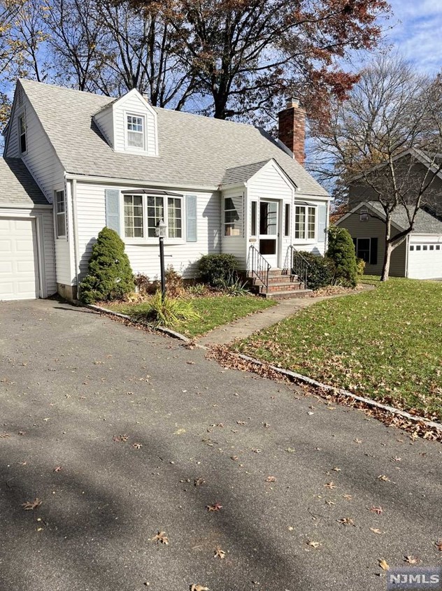 33 Oakland Ave, Springfield NJ  07081-2308 exterior
