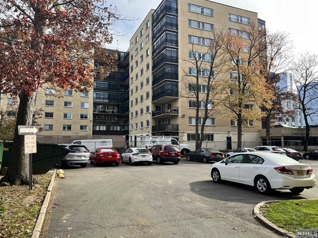 2200 Center Ave, West Fort Lee NJ  07024-5857 exterior