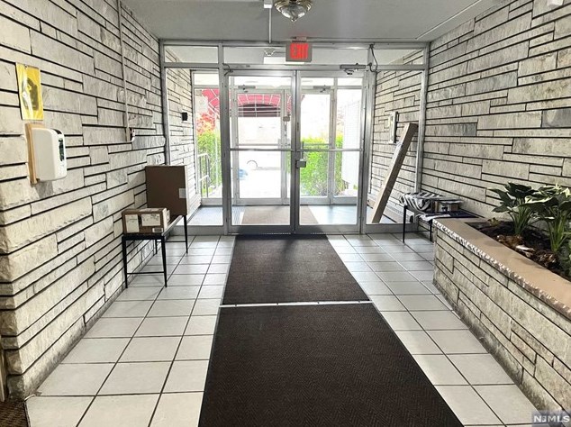 2200 Center Ave #1a, West Fort Lee, NJ 07024