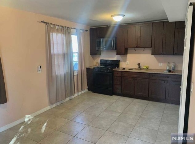 136 Cadmus Ave, Elmwood Park, NJ 07407