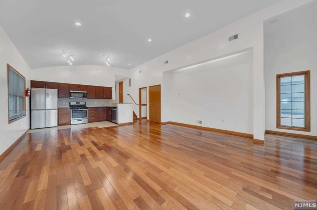 6302 Jefferson St, West New York, NJ 07093