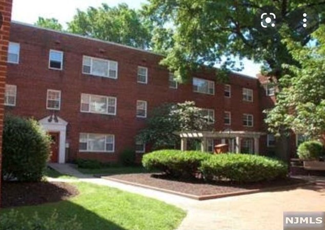 241 Johnson Ave, Hackensack, NJ 07601