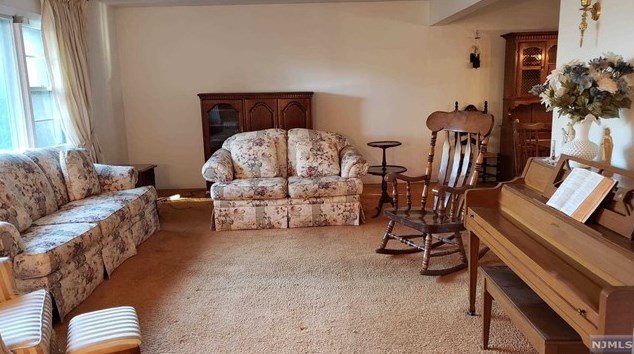 296 Haywood Dr, Paramus, NJ 07652