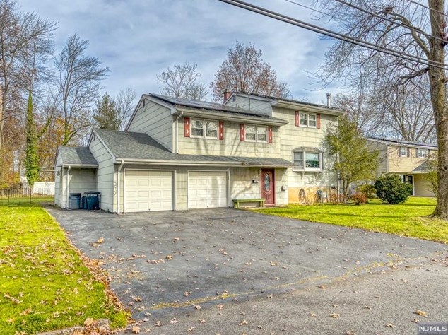 211 Campora Dr, Rockleigh, NJ 07647