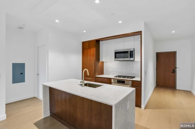 75 Park Ln #324, Jersey City, NJ 07310