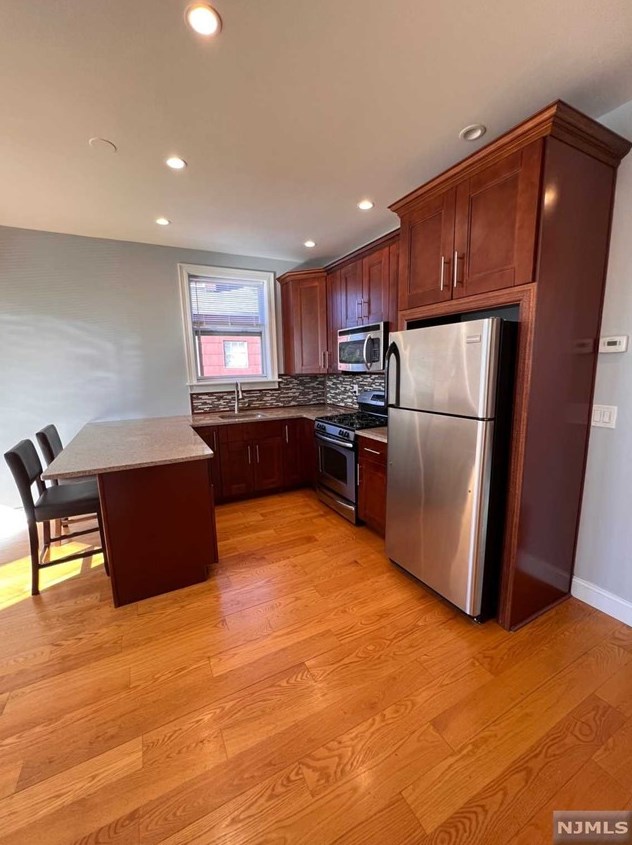 653 New Jersey Ave #2, Lyndhurst, NJ 07071