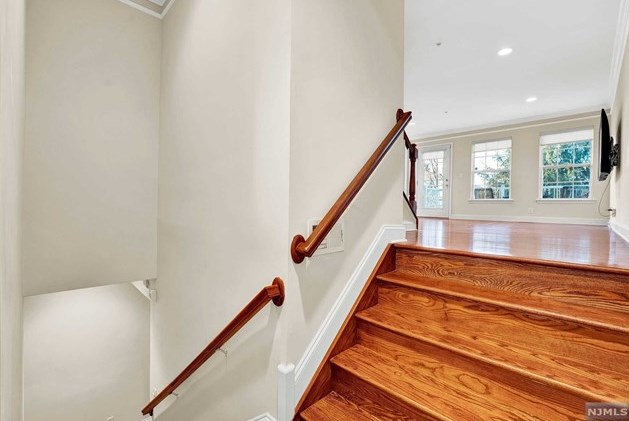 194 Blue Heron Dr, Secaucus NJ  07094-2938 exterior