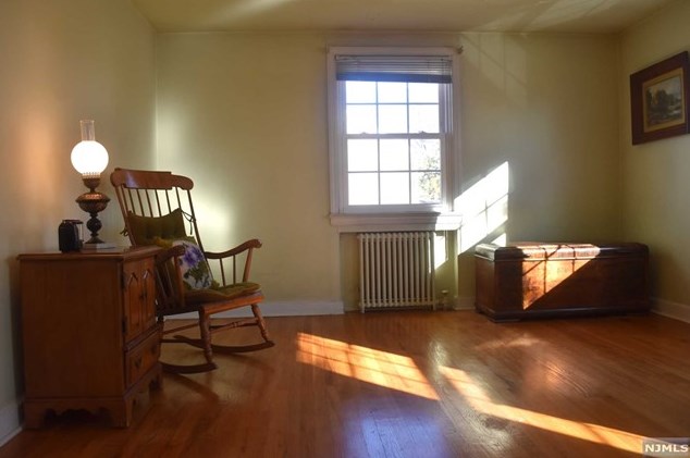 87 Ackerman Ave, Elmwood Park NJ  07407-1608 exterior