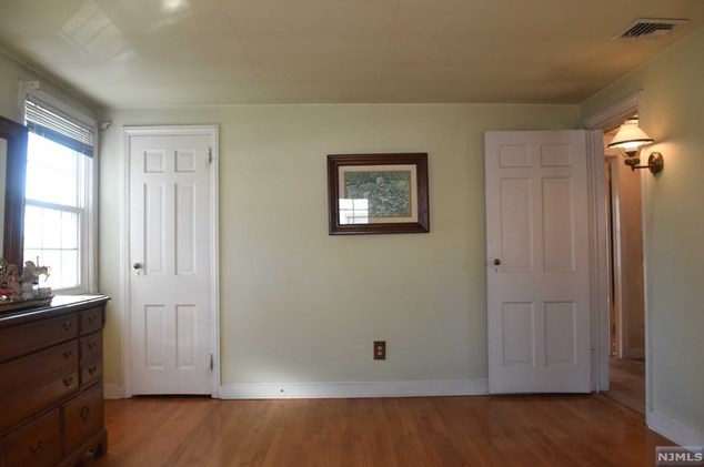 87 Ackerman Ave, Elmwood Park NJ  07407-1608 exterior