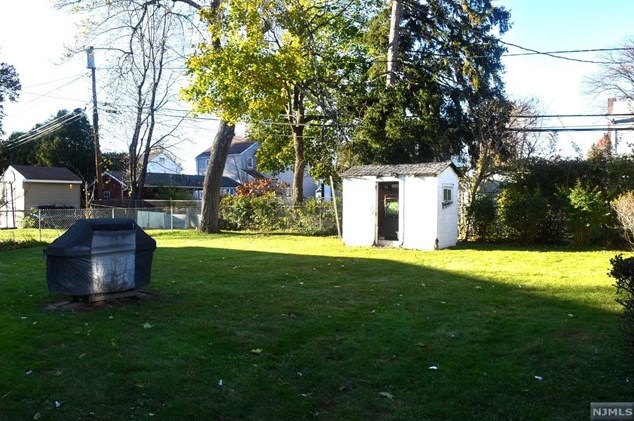 87 Ackerman Ave, Elmwood Park NJ  07407-1608 exterior