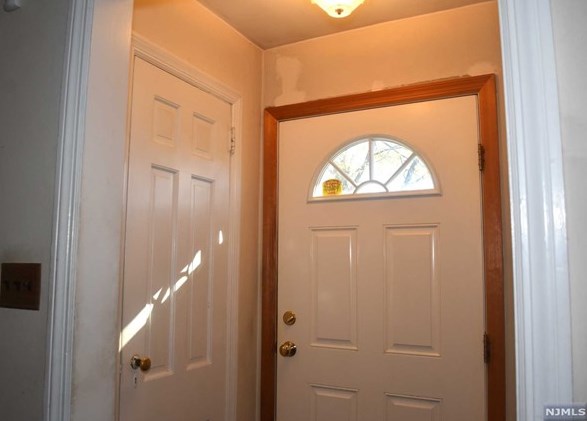 87 Ackerman Ave, Elmwood Park NJ  07407-1608 exterior