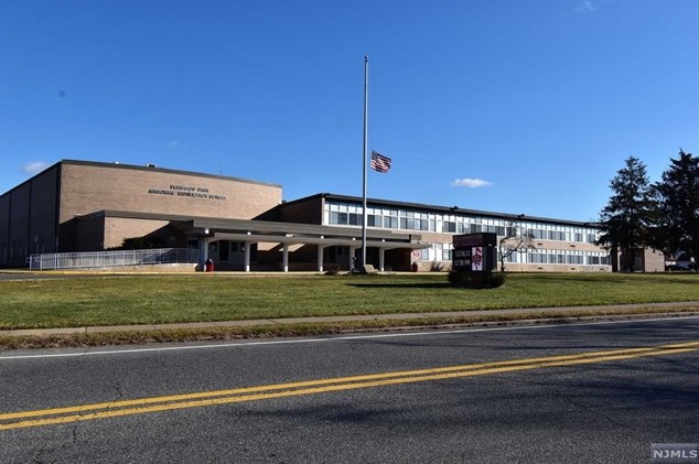 87 Ackerman Ave, Elmwood Park NJ  07407-1608 exterior