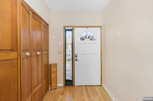 12 Eastern Way, Rutherford, NJ 07070-2116