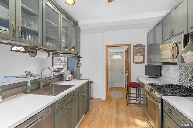 12 Eastern Way, Rutherford NJ  07070-2116 exterior